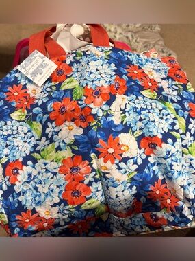 Shabby Chic Floral Tote Bag with Blue & Red Bouquet Print. NWT R4